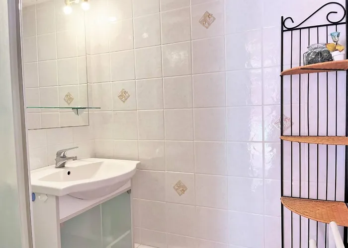 Duplex Familial Avec Terrasse, Proche Plage, Parking Prive - 4 Couchages, - Fr-1-251-541 Apartman Le Lavandou